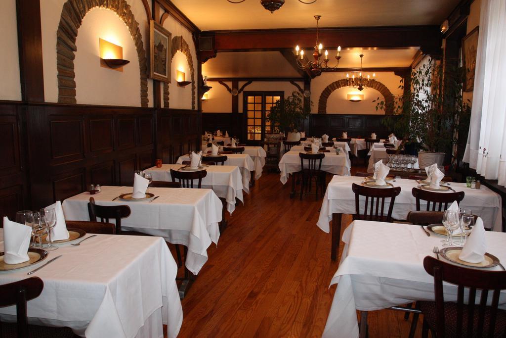 Logis Hotel Restaurant Des Voyageurs Pont-de-Salars Cameră foto